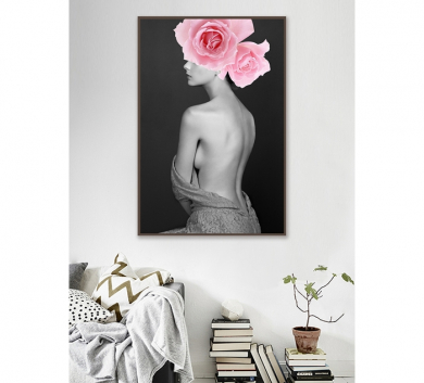 Cô Gái Và Cánh Hoa Nghệ Thuật