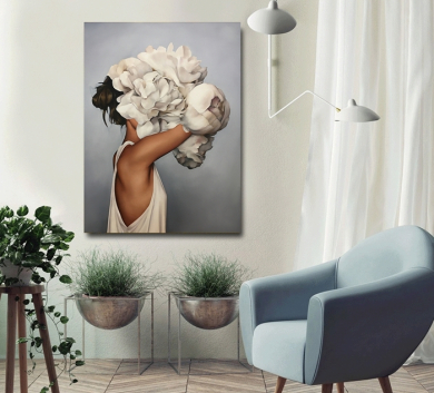 Cô Gái Và Đóa Hoa Trắng