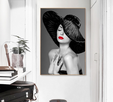 Chân Dung Cô Gái Dịu Dàng Trắng Đen