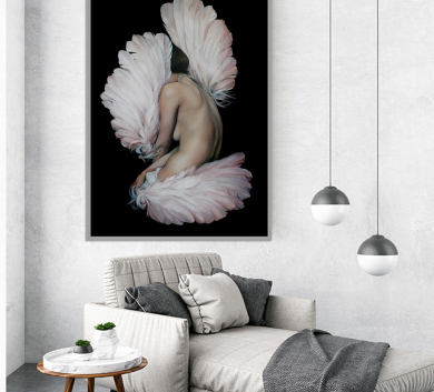 Chân Dung Cô Gái Lông Vũ Nghệ Thuật