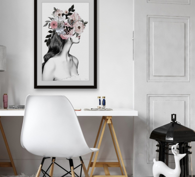 Cô Gái Và Hoa Hồng